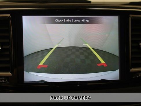 Used 2024 Chrysler Pacifica Touring-L image 6