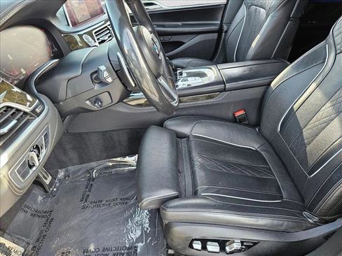 Used 2020 BMW 750i xDrive w/ Executive Package image 15