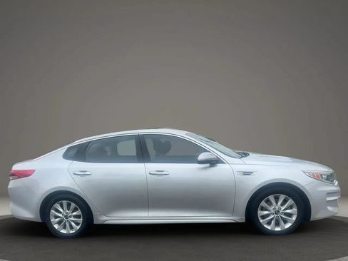 Used 2018 Kia Optima LX w/ 17" Alloy Wheels Package FWD image 4
