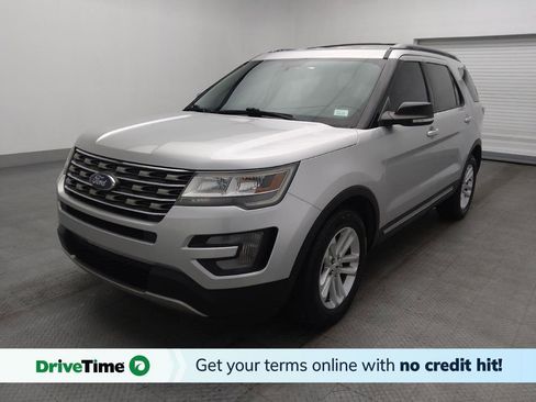 Used 2017 Ford Explorer XLT image 1