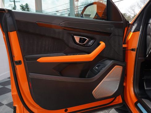 Used 2022 Lamborghini Urus image 19