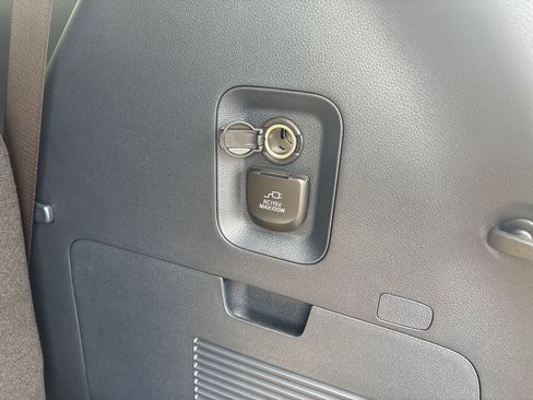 New 2025 Kia Carnival SX image 32