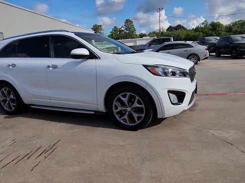 Used 2017 Kia Sorento SX FWD image 2