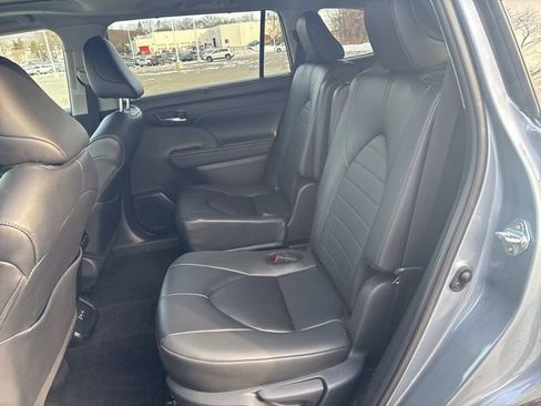 Certified 2024 Toyota Highlander XLE image 21