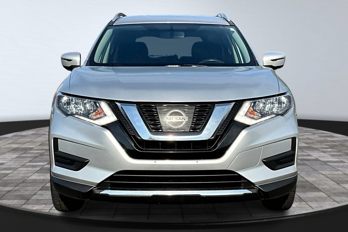 Used 2017 Nissan Rogue SV w/ SV Premium Package AWD/4WD image 2