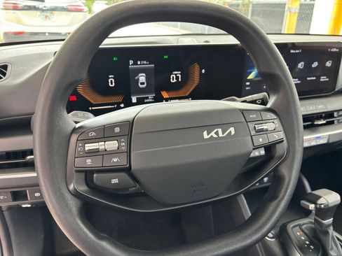 Used 2025 Kia K4 FWD image 29