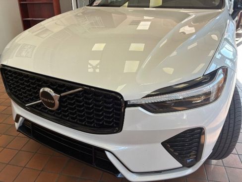 Used 2024 Volvo XC60 T8 Core image 9
