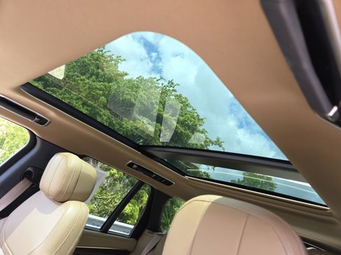 Certified 2023 Land Rover Range Rover SE image 13