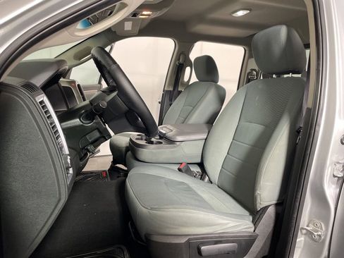 Used 2018 RAM 1500 Classic SLT AWD/4WD image 11