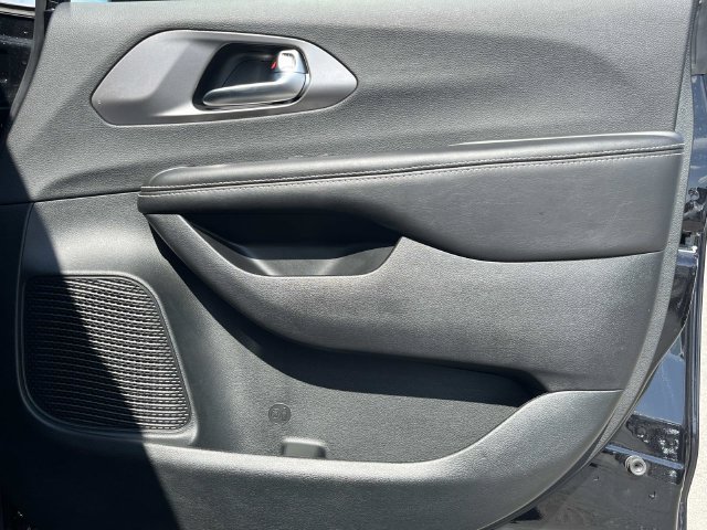 Certified 2026 Chrysler Pacifica Select FWD image 22