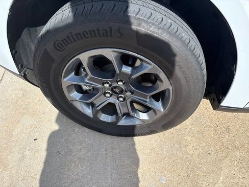 Used 2025 Ford Maverick XLT w/ Equipment Group 301A AWD/4WD image 7