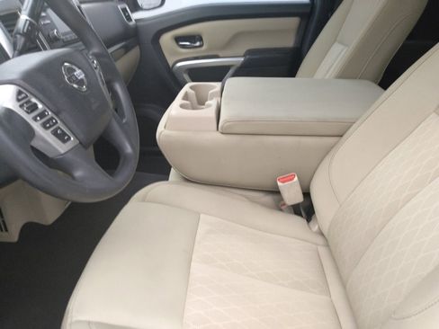 Used 2017 Nissan Titan SV image 17
