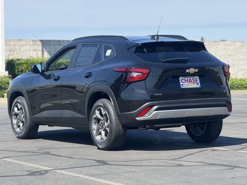New 2026 Chevrolet Trax LT FWD image 5