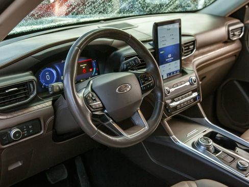 Used 2020 Ford Explorer Platinum w/ Premium Technology Package AWD/4WD image 10