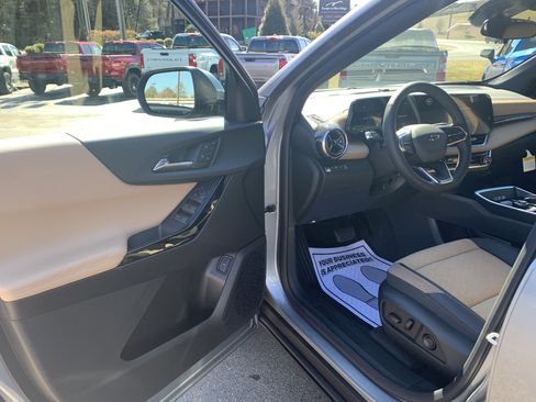 New 2026 Chevrolet Equinox ACTIV w/ Convenience Package III AWD/4WD image 6