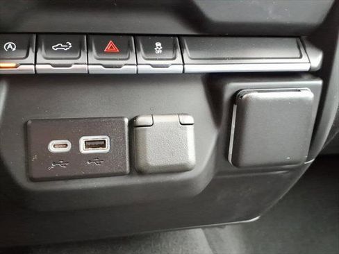 Used 2022 Chevrolet Silverado 1500 Custom AWD/4WD image 18