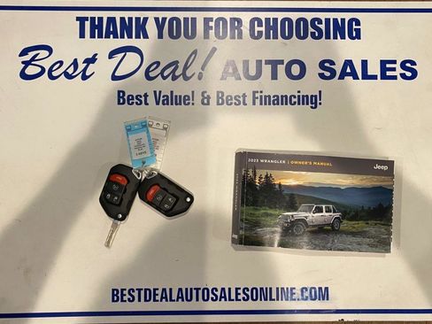 Used 2023 Jeep Wrangler Unlimited Sahara w/ Cold Weather Group AWD/4WD image 33