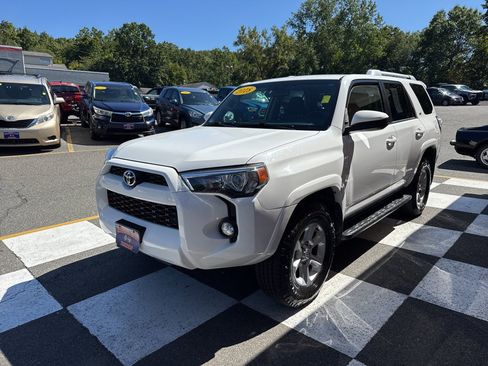 Used 2018 Toyota 4Runner SR5 AWD/4WD image 5