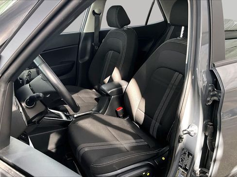 Used 2025 Hyundai Venue SEL FWD image 8
