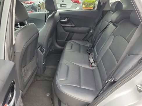 Used 2018 Kia Niro Touring FWD image 15