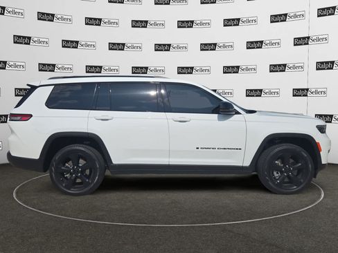 Used 2025 Jeep Grand Cherokee L Limited w/ Black Appearance Package RWD image 7
