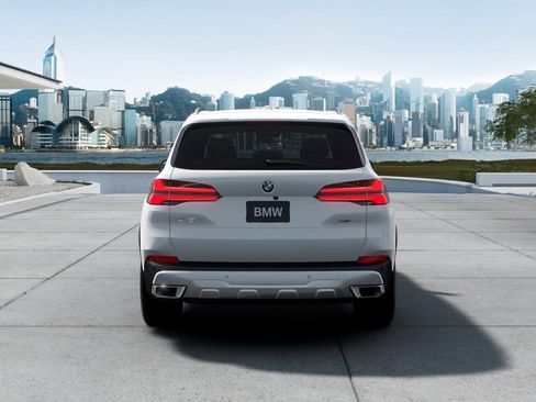 Used 2026 BMW X5 sDrive40i image 5