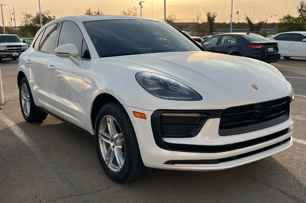 Used 2023 Porsche Macan AWD/4WD image 2