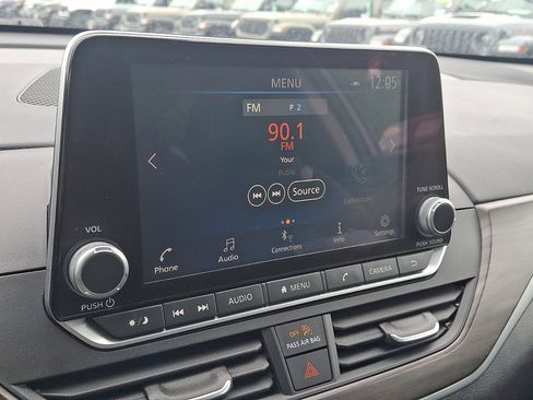 Used 2025 Nissan Altima 2.5 SV FWD image 28