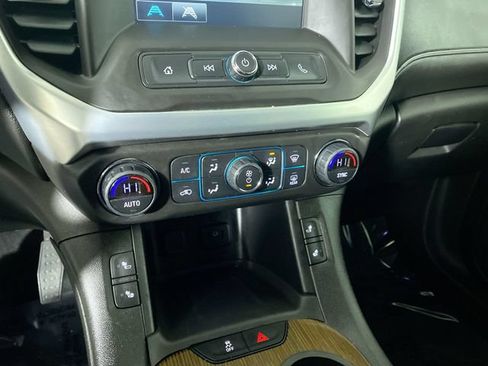 Used 2017 GMC Acadia SLE w/ Driver Alert Package I AWD/4WD image 10