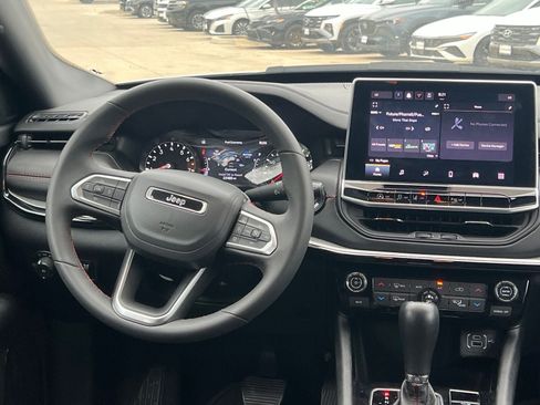 Used 2025 Jeep Compass Trailhawk AWD/4WD image 19