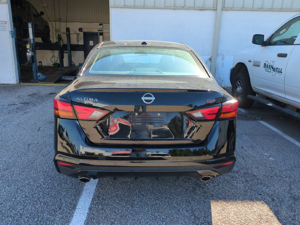 Used 2025 Nissan Altima 2.5 SR FWD image 3