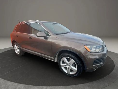 Used 2013 Volkswagen Touareg TDI image 9