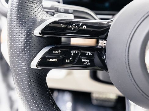 Used 2025 Mercedes-Benz GLS 450 4MATIC image 11