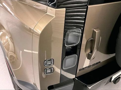 Certified 2026 Land Rover Defender 110 S AWD/4WD image 29