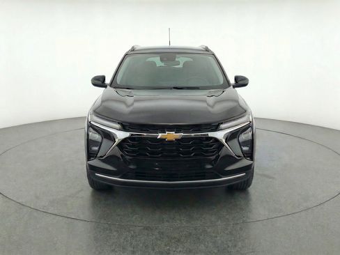 Used 2025 Chevrolet Trax LT image 2