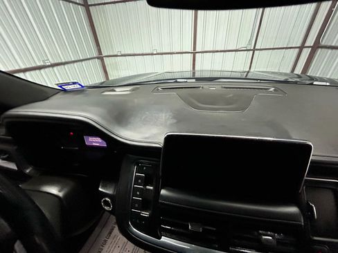 Used 2021 Chevrolet Suburban Z71 w/ Luxury Package image 15