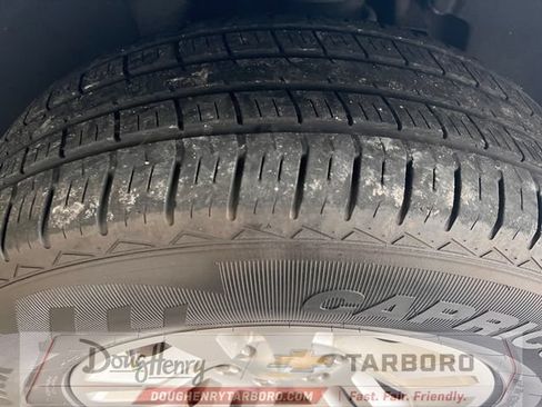 Used 2018 Chevrolet Suburban LT RWD image 17