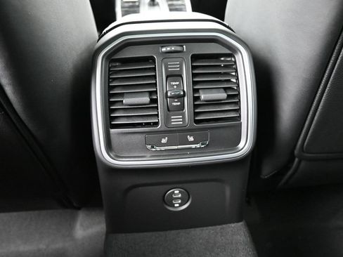 Certified 2026 Porsche Macan AWD/4WD image 25