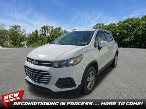 Used 2018 Chevrolet Trax LS AWD/4WD image 1