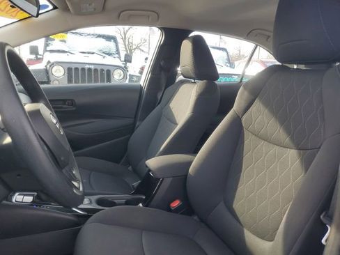 Used 2022 Toyota Corolla LE image 5