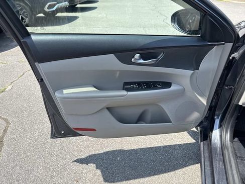 Used 2020 Kia Forte LXS FWD image 13