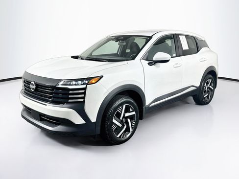Used 2025 Nissan Kicks SV FWD image 3