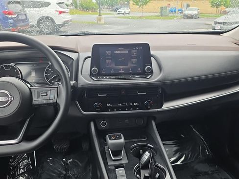 Used 2022 Nissan Rogue SV AWD/4WD image 14