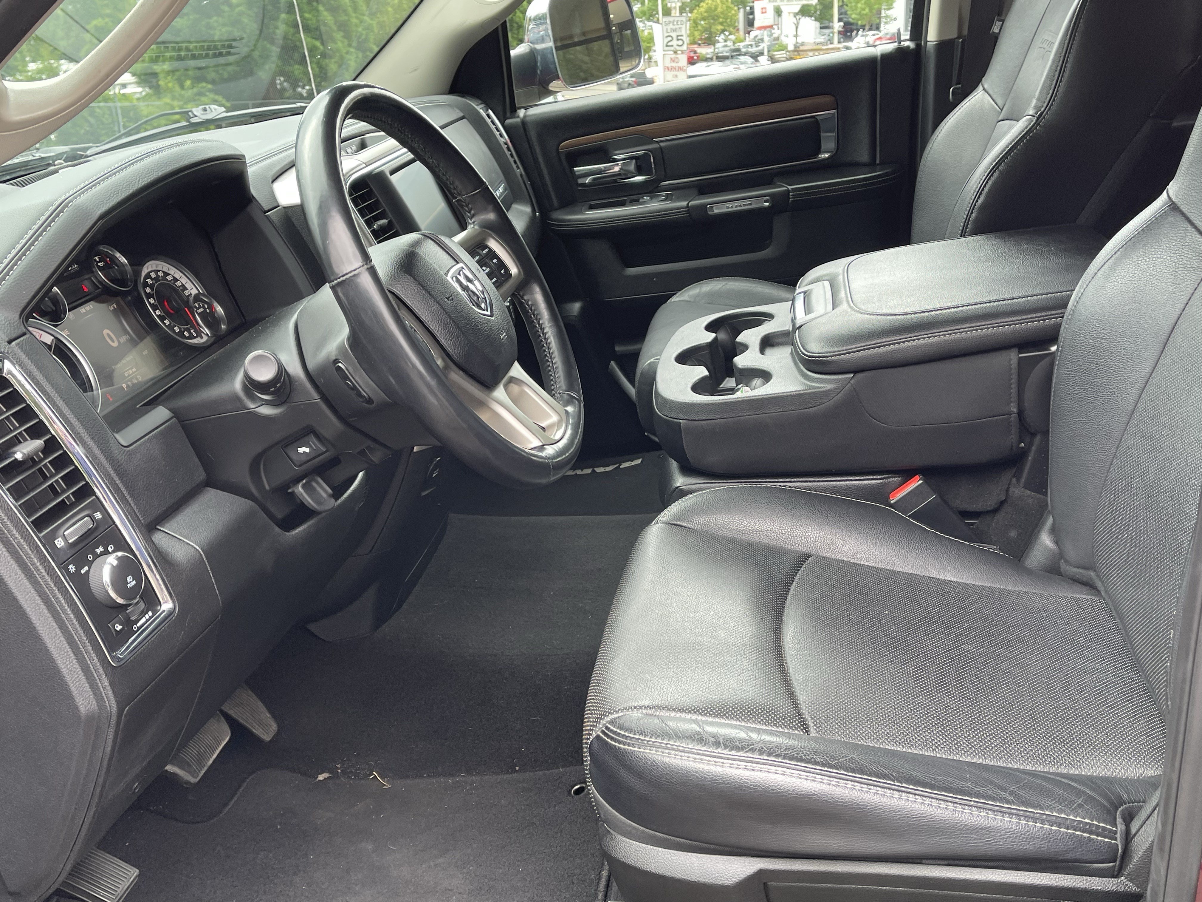 Used 2017 RAM 1500 Laramie w/ Convenience Group AWD/4WD image 13
