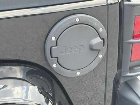 Used 2018 Jeep Wrangler Sport AWD/4WD image 24