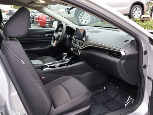 Used 2024 Nissan Altima 2.5 SV image 24