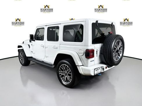 Used 2023 Jeep Wrangler Unlimited Sahara AWD/4WD image 5