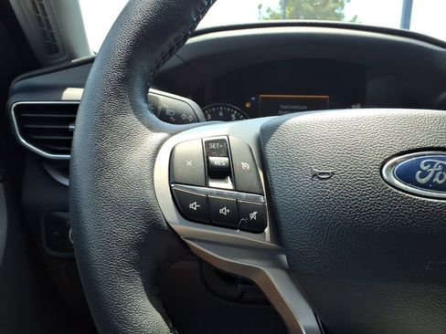 Used 2023 Ford Explorer XLT w/ Equipment Group 202A AWD/4WD image 18
