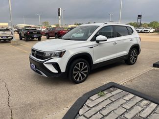 Used 2024 Volkswagen Taos SE video 1