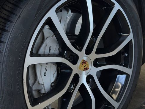 Used 2019 Porsche Cayenne Turbo image 20